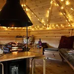 Scenery Hill Hideaways The Coach House Charming Retreat With Jacuzzi And Bbq Hut Near The District *