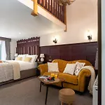 Scenery Hill Hideaways The Coach House Charming Retreat With Jacuzzi And Bbq Hut Near The District 別荘 *