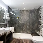 Scenery Hill Hideaways The Coach House Charming Retreat With Jacuzzi And Bbq Hut Near The District *