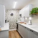 Scenery Hill Hideaways The Coach House Charming Retreat With Jacuzzi And Bbq Hut Near The District ワーキントン