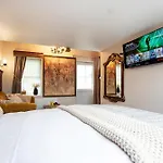 Scenery Hill Hideaways The Coach House Charming Retreat With Jacuzzi And Bbq Hut Near The District 別荘 ワーキントン