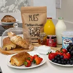 別荘 Scenery Hill Hideaways The Coach House Charming Retreat With Jacuzzi And Bbq Hut Near The District ワーキントン