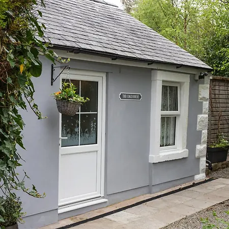 Scenery Hill Hideaways The Coach House Charming Retreat With Jacuzzi And Bbq Hut Near The District